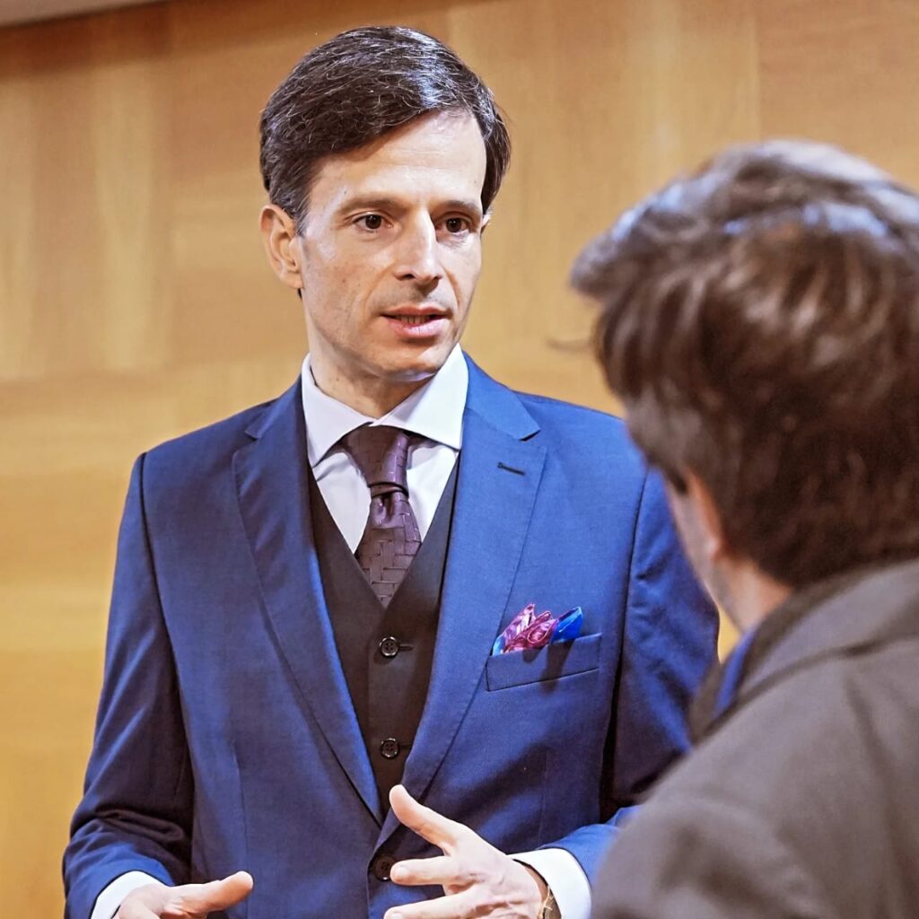 Dr. Victor Lugli ministra masterclass sobre influência estratégica na FGV em São Paulo