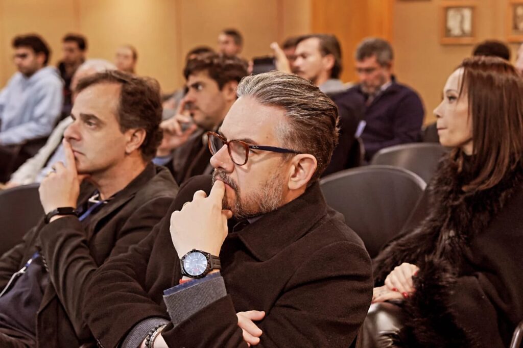 Dr. Victor Lugli ministra masterclass sobre influência estratégica na FGV em São Paulo